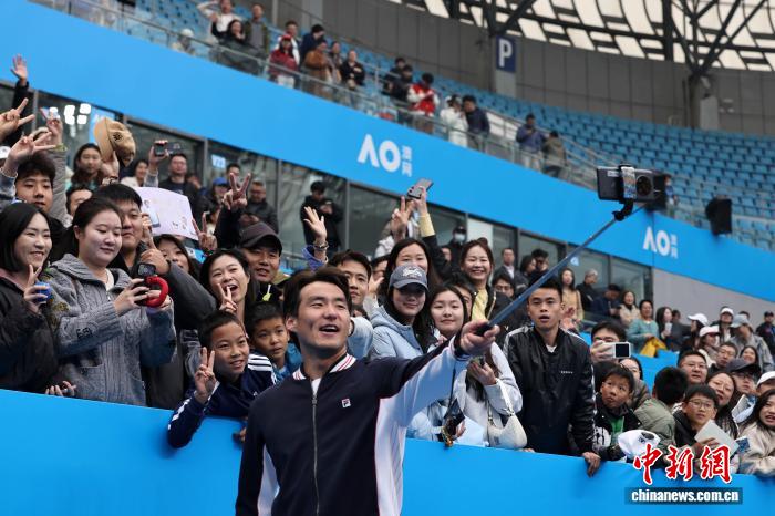 布云朝克特与迪亚斯分获2026澳网男单女单外卡