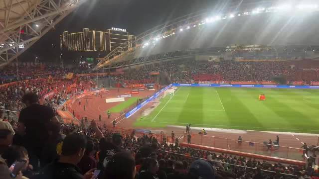 中超球市火爆引热议 球迷热情高涨助燃联赛氛围