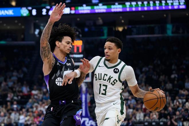 爵士新星贝利狂砍33分率队大胜雄鹿终结四连败