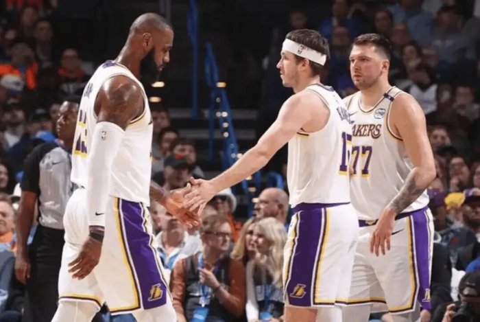 东契奇42+12助率湖人掀翻骑