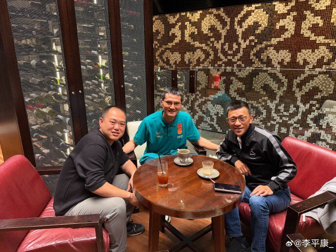 海外媒体人李平康点赞国足新纪律严明