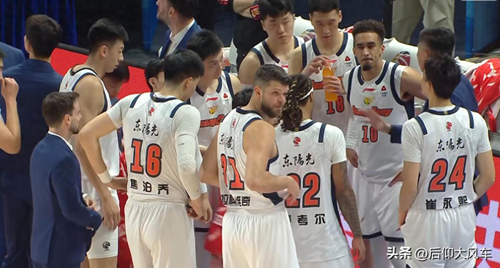北京首战告捷曾凡博砍23分力助球队主场掀翻广东