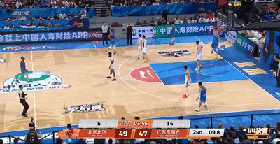 北京首战告捷曾凡博砍23分力助球队主场掀翻广东
