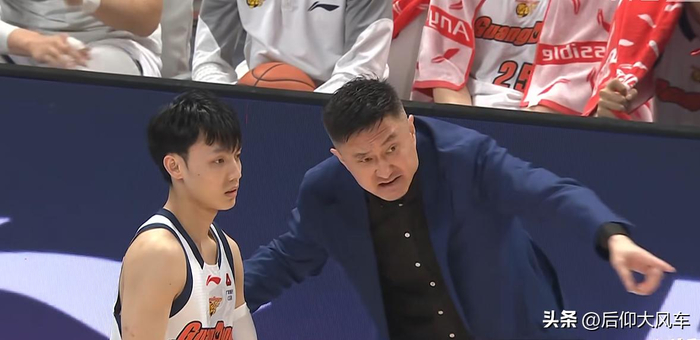 北京首战告捷曾凡博砍23分力助球队主场掀翻广东